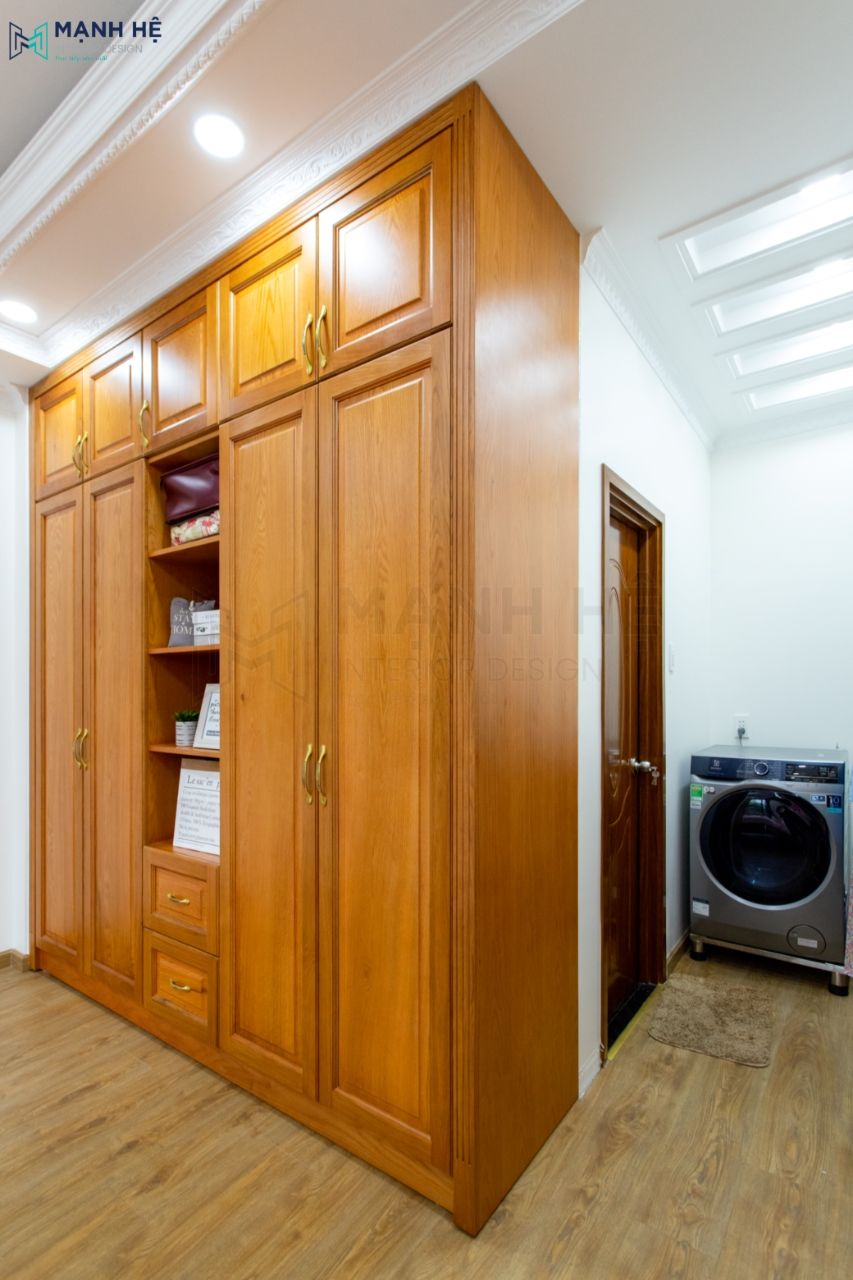 Tủ có nhiều không gian nhỏ lớn khác nhau để bạn trang trí và sắp xếp đồ đạc một cách thuận tiện nhất