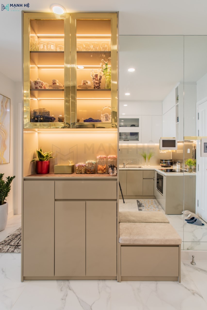 Hệ tủ kệ trang trí đụng trần sang trọng