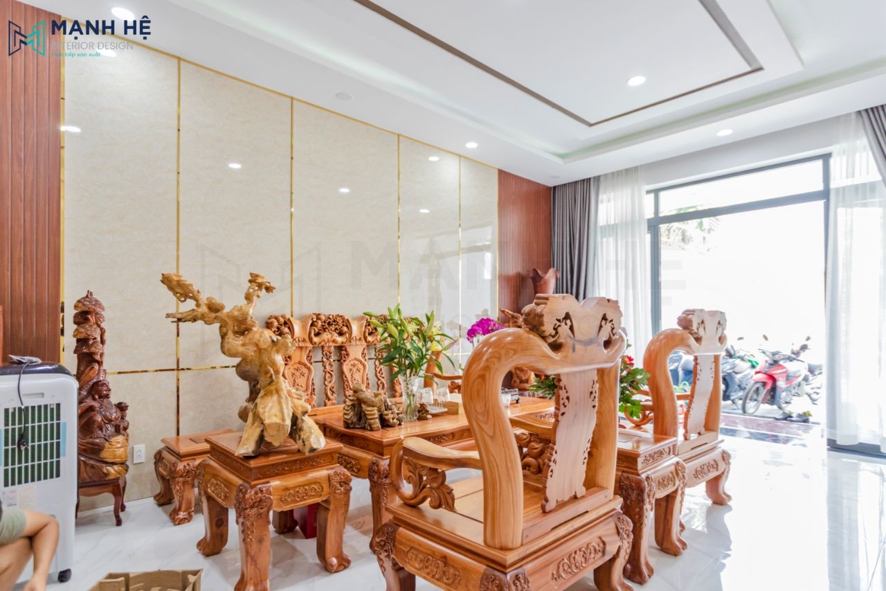 Thi Cong Noi That Nha Pho Bộ bàn ghế bằng chất liệu gỗ tự nhiên với họa tiết vân gỗ sang chảnh