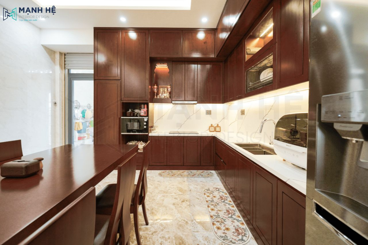 Hệ tủ bếp có bàn thờ ông táo được tích hợp nhiều thiết bị bếp thông minh