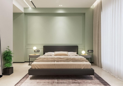 Phòng ngủ màu xanh lá pastel với lối bố trí tối giản mang đến sự thoáng đãng cho căn phòng