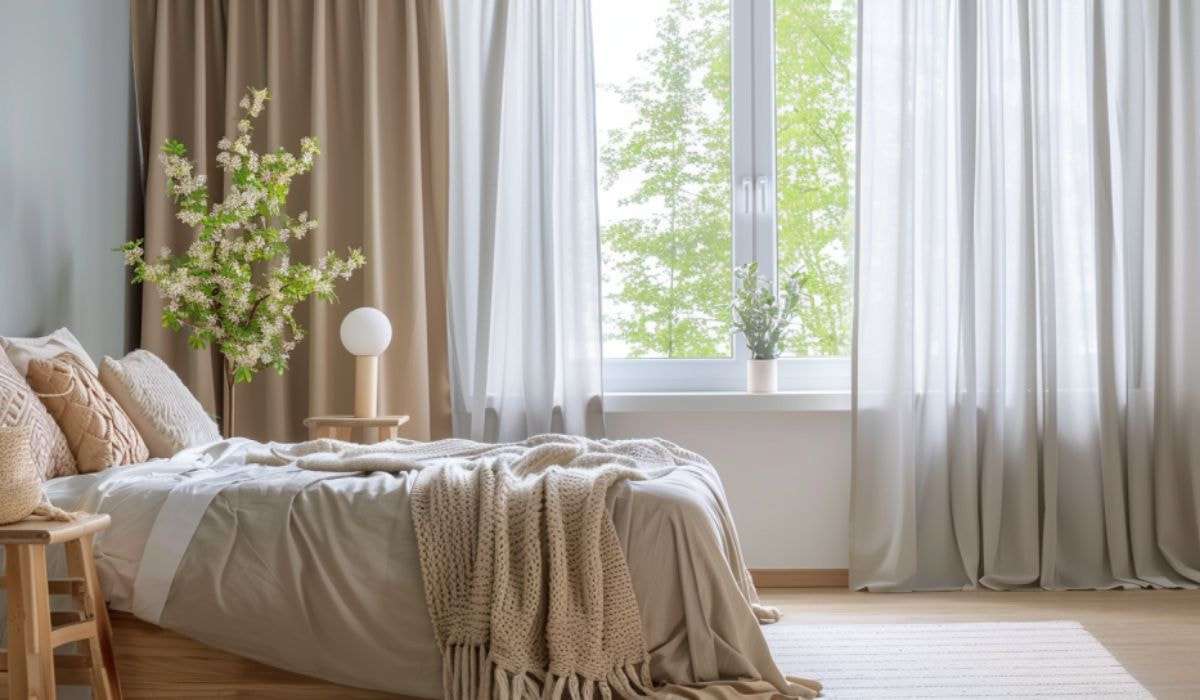 Rèm cửa màu kem phù hợp với không gian tổng thể