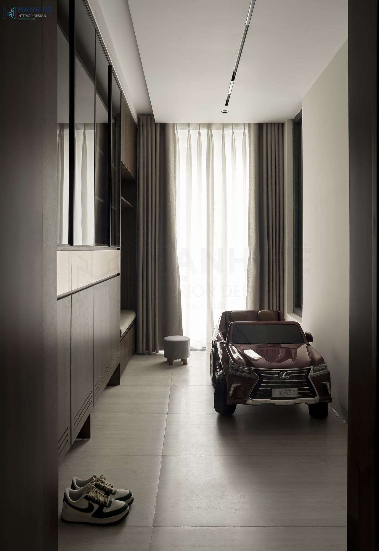 Lối cửa phụ vào nhá bố trí hệ tủ giày gỗ công nghiệp sang trọng