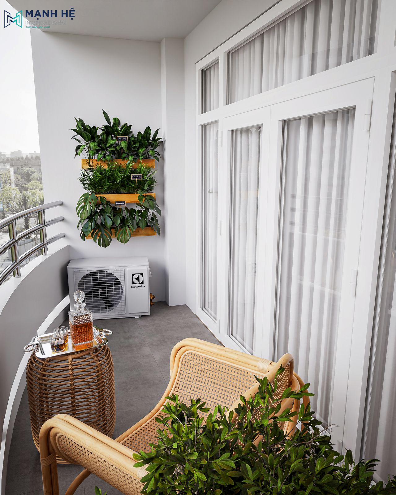 Ban công tràn ngập sự tươi mới với cây xanh được bố trí hai bên với chất liệu tre đan mấy mộc mạc