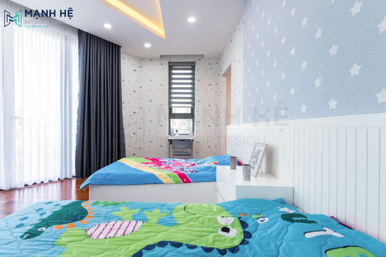 Thi Cong Noi That Nha Pho Rèm cửa hai lớp hiện đại, giúp căn phòng có thể tránh ánh nắng gay gắt vào ban trưa nhưng vẫn đảm bảo ánh sáng cho căn phòng luôn ấm áp