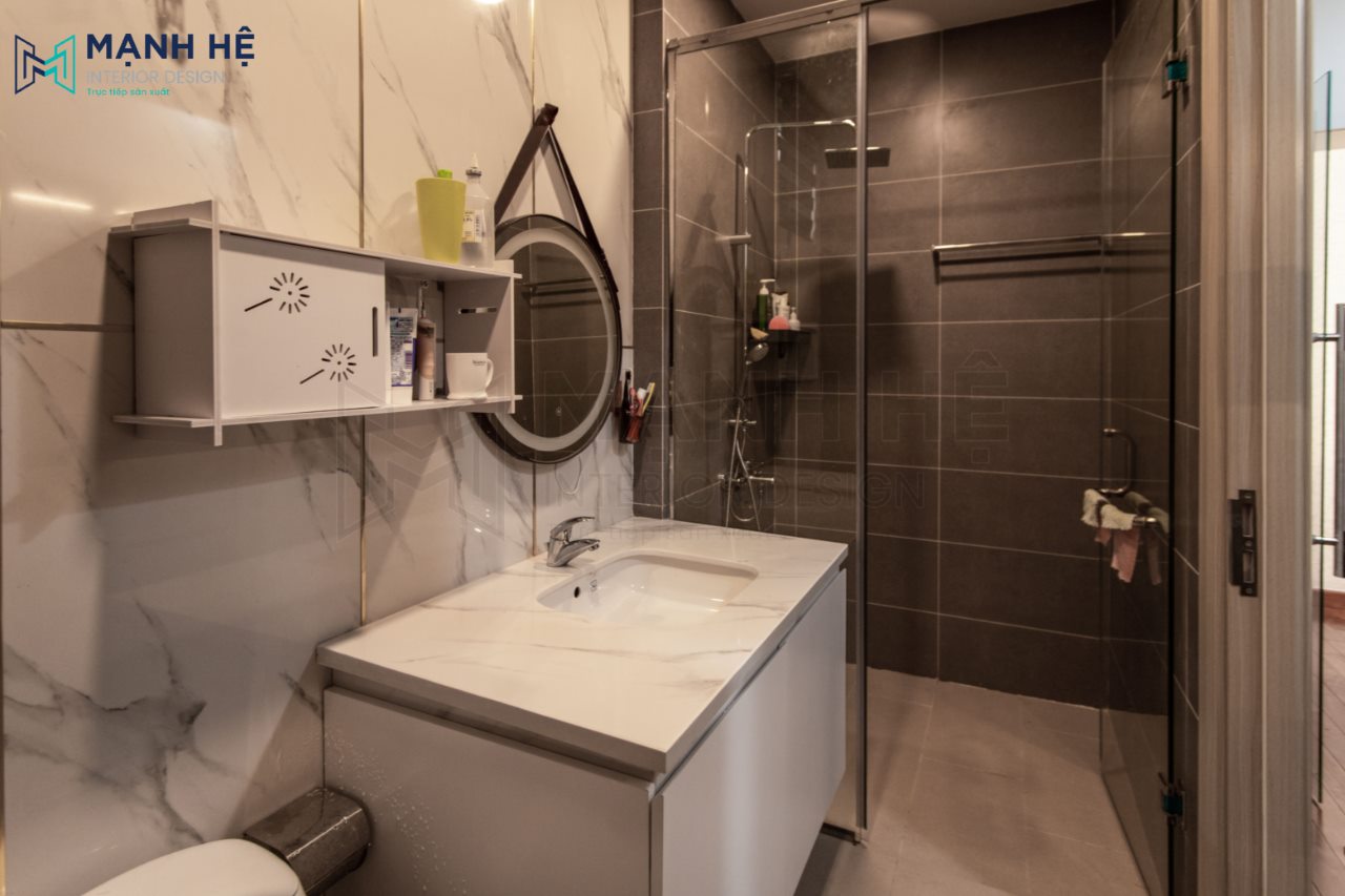Thi Cong Noi That Nha Pho Toilet hiện đại, sang trọng với lavabo mặt đá vân mây cho bạn dễ dàng lau dọn