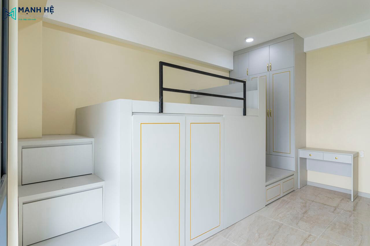 Thi công giường tầng và tủ quần áo nối liền nhau thành 1 thể thống nhất, bố trí sát tường tối ưu không gian.