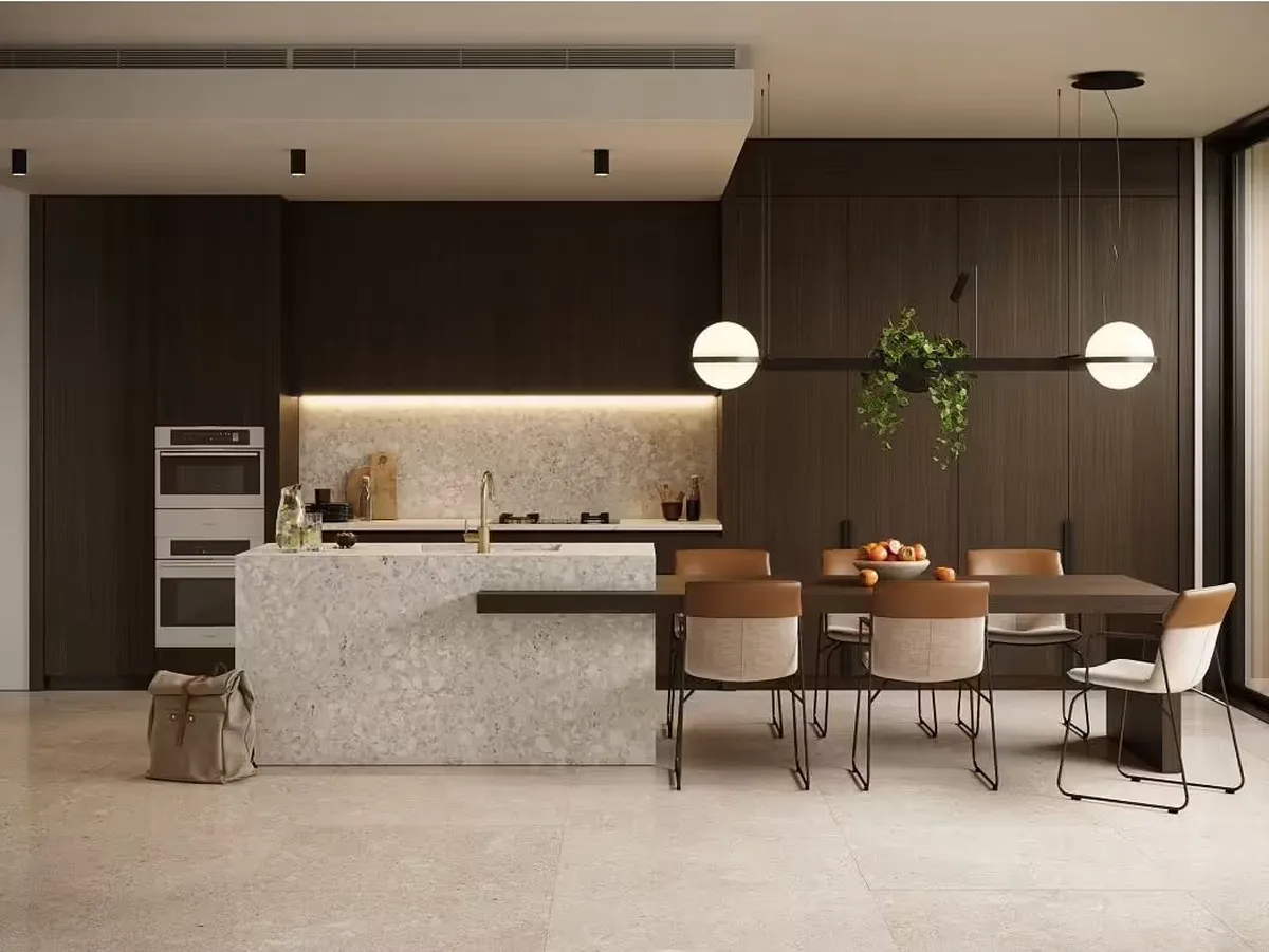 Không gian bếp mang vẻ đẹp ấm cúng, gần gũi với chất liệu gỗ được sử dụng đồng bộ và trần thạch cao được thiết kế dạng nổi giúp tạo chiều sâu cho căn bếp