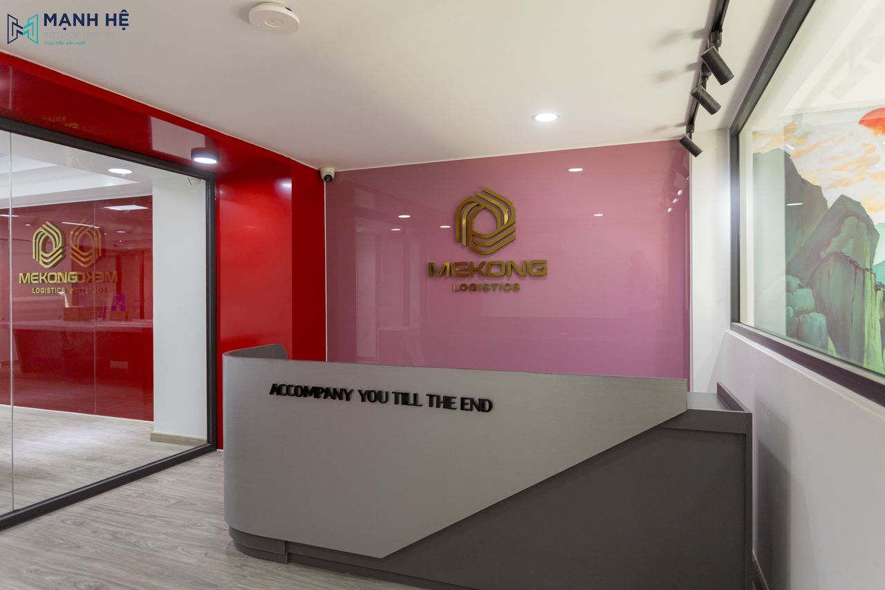 Khu vực quầy lễ tân bố trí ngay bên cạnh phòng họp ở tầng lửng