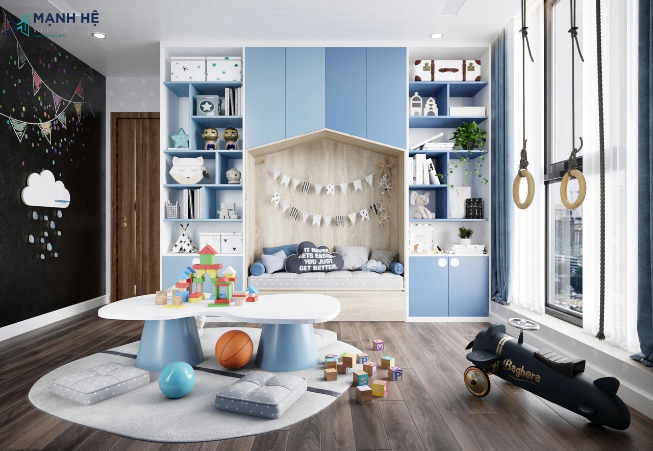 Phòng bé với giường hình mái nhà, kệ đồ chơi thấp vừa tầm tay, phối màu trắng – xanh pastel, thiết kế nội thất bo tròn an toàn cho trẻ nhỏ