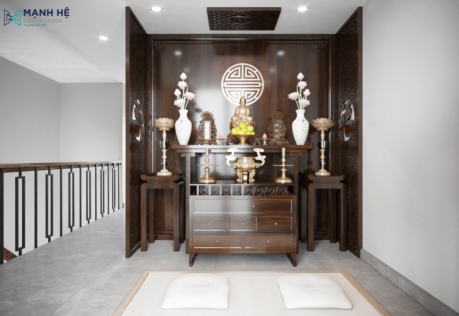 Trung tâm phòng thờ là bàn thờ gỗ tự nhiên màu trầm, tượng Phật, lư hương đồng và lọ hoa trang trí hai bên.