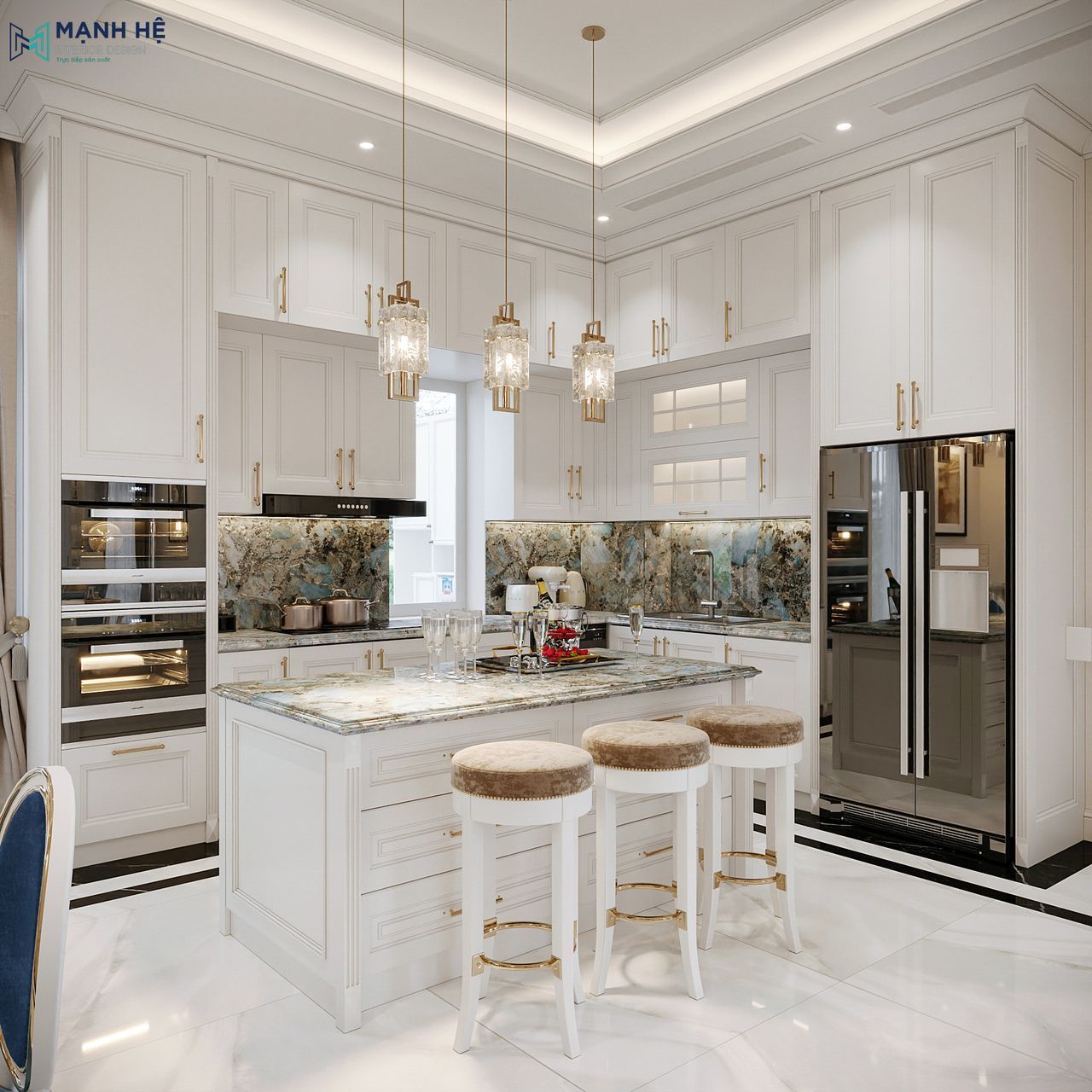 Cận cảnh đảo bếp biệt thự phong cách tân cổ điển, mặt đá vân xanh nhạt, ba ghế đôn lưng tròn bo mềm mại, tủ bếp kịch trần phối tay nắm ánh đồng nổi bật