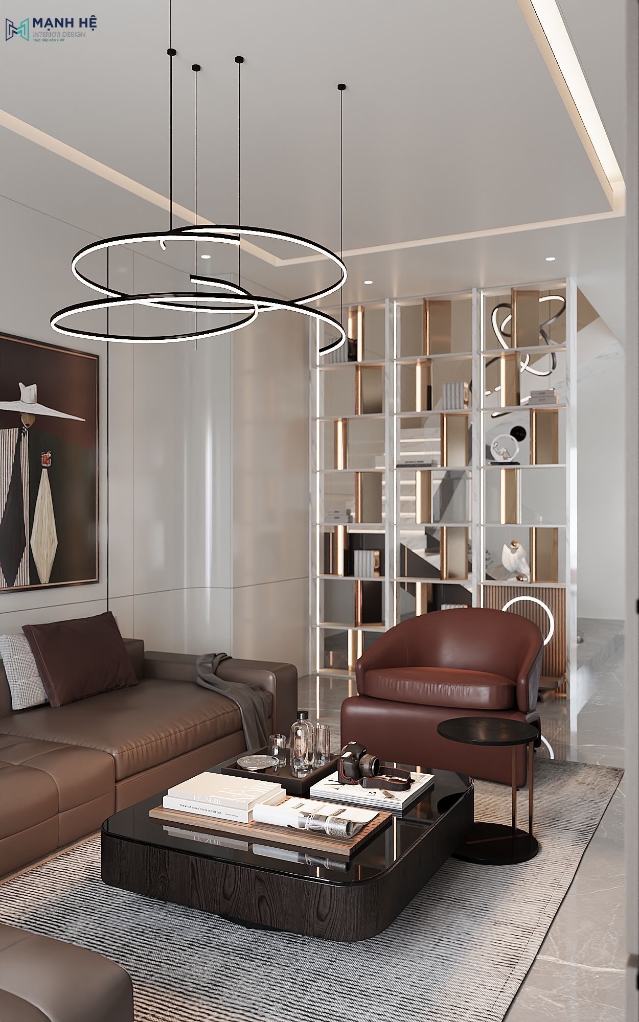 Bàn trà kính đen bo tròn, đèn trần xoắn hiện đại và ghế bành da nâu trong không gian phòng khách sang trọng