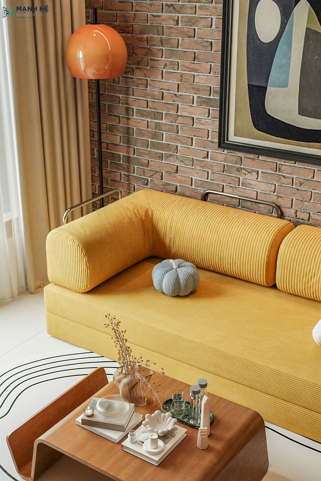 hòng khách Mid-century Modern với sofa chữ L bọc nhung gân vàng rực, đặt cạnh tường gạch đỏ thô và đèn đứng dáng tròn màu cam, mang lại không gian ấm áp và tươi mới