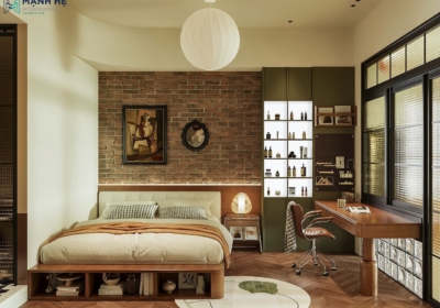 Phòng ngủ mid-century modern với tường gạch thô, giường gỗ, tủ trưng bày màu xanh olive và bàn làm việc cạnh cửa kính lớn