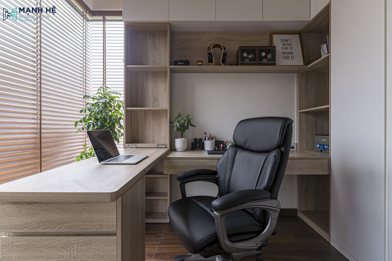 Bàn phụ gấp gọn với chất liệu gỗ công nghiệp đồng bộ trong phòng làm việc, thiết kế linh hoạt tiết kiệm diện tích