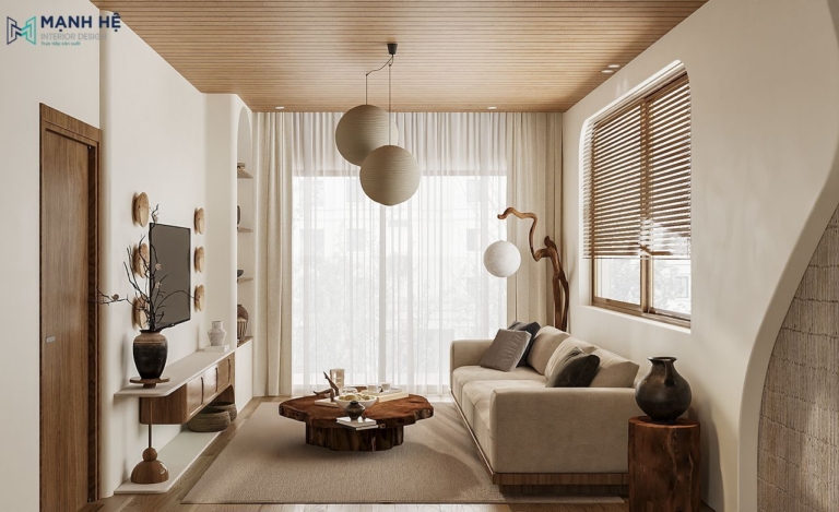 Toàn cảnh phòng khách Japandi sáng thoáng với sofa trung tính, bàn trà gỗ tự nhiên và rèm voan mỏng cùng kệ tivi âm tường tinh tế