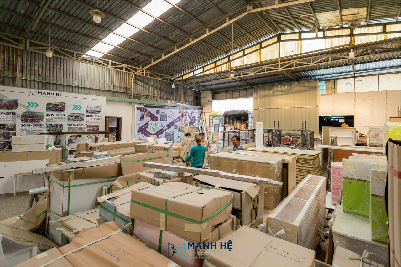 Sản phẩm nội thất được đóng gói bao bọc kỹ lưỡng tại xưởng trước khi vận chuyển đến nhà khách