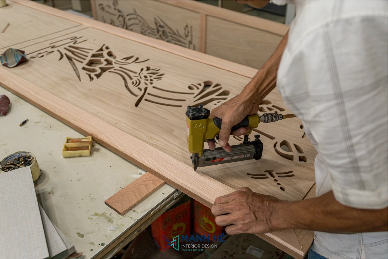 Quy trình gia công lắp ráp vách ngăn gỗ CNC sắc nét và chính xác