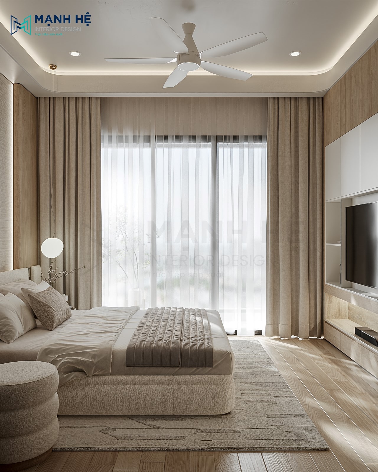 Không gian giường ngủ được bố trí cạnh hệ cửa kính lớn, giúp phòng ngủ luôn thông thoáng và đón trọn ánh sáng tự nhiên